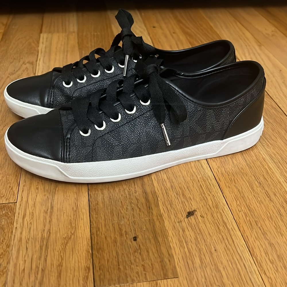 Michael Kors Sneakers - Picture 2 of 7